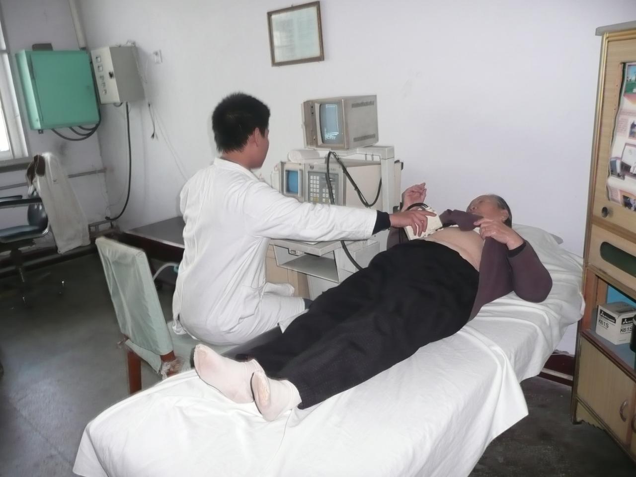 老年医院，有许多专家为老人们服务