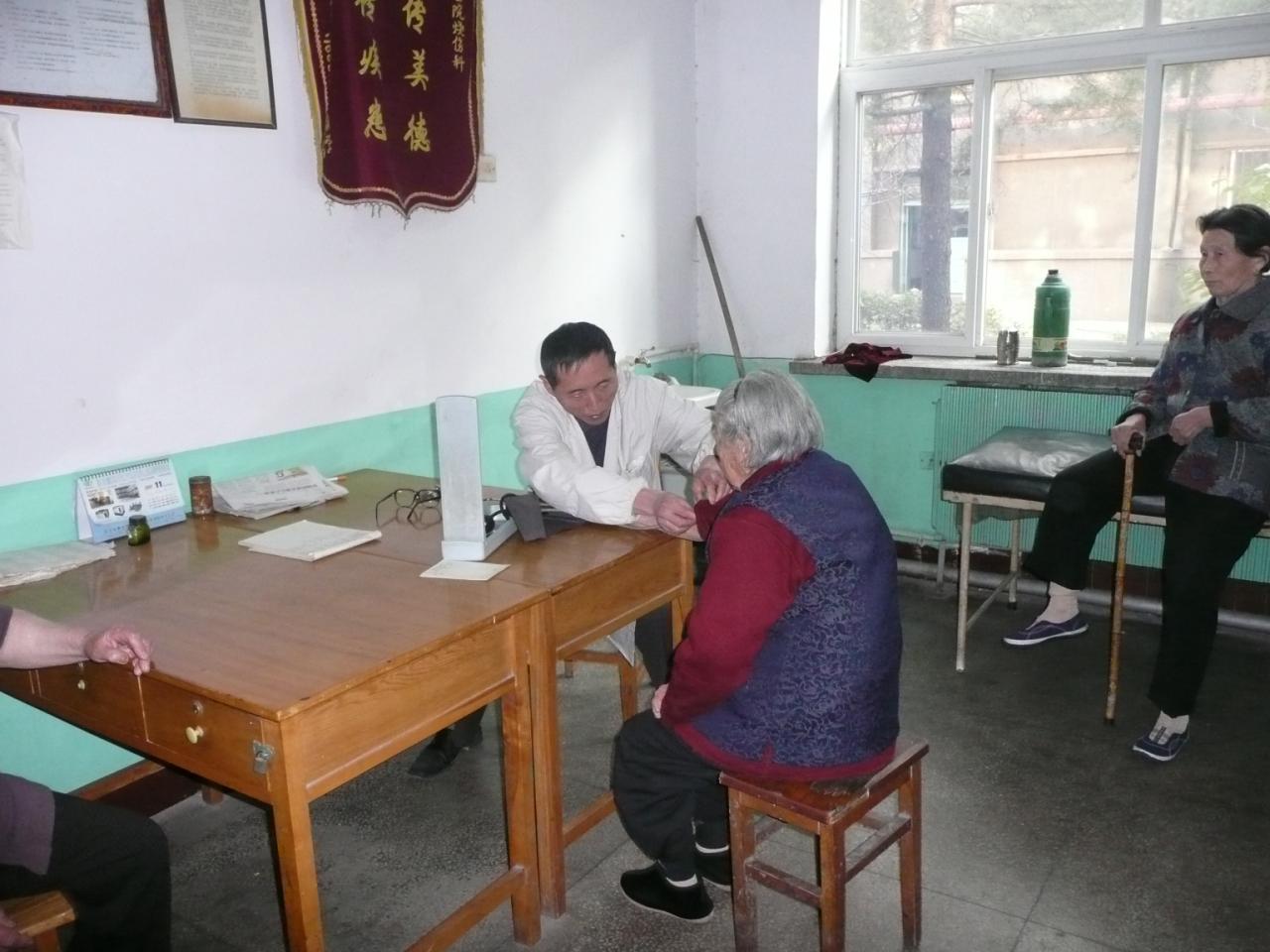 孝敬老人,关心老年妇女的身体健康