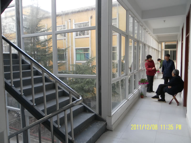 宽敞明亮的走廊