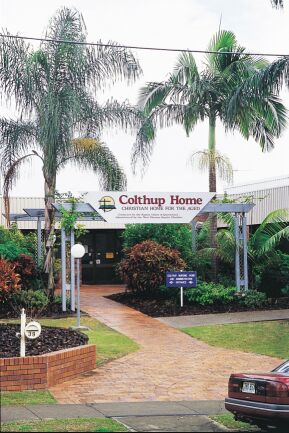 领带太紧 易致眼疾