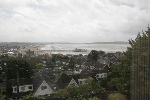 嘴唇干裂可能是病？