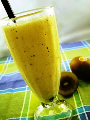 奇异果可以帮助肠胃蠕动，减少便秘。