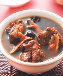 补血养颜食疗方：当归红枣排骨滋阴润燥