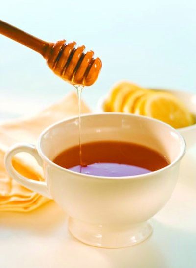 十一长假出游防水土不服:睡前饮用蜂蜜