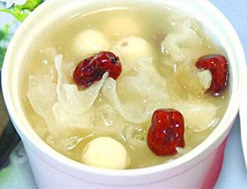 春季养生食疗方：红枣莲子玫瑰粥益气疏肝