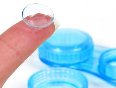 感冒时不宜戴隐形眼镜