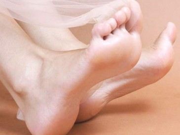 食醋泡足有助安神治失眠