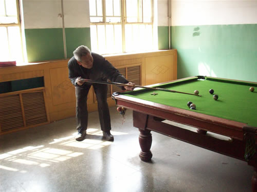 淄博老年活动中心的台球室