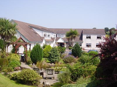 老年公寓 绿树成荫