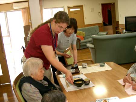 日本养老院的服务